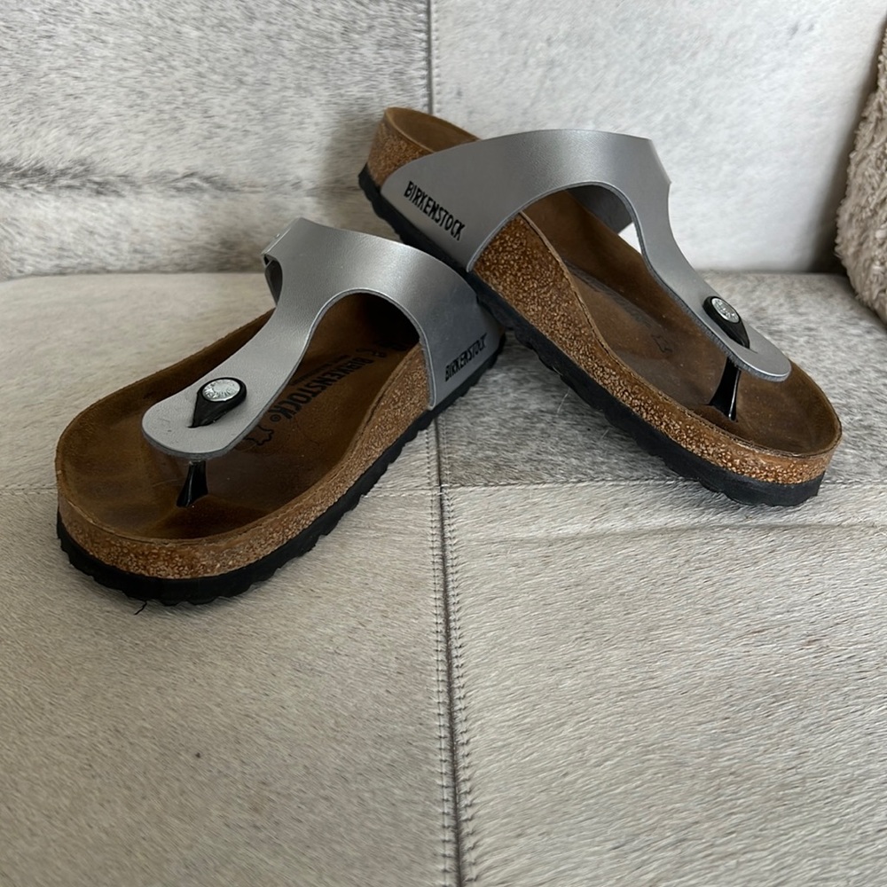 Birkenstock Gizeh soft footbed sandals size 8 (European size 39), silver